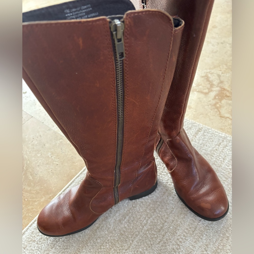 BORN: Boots